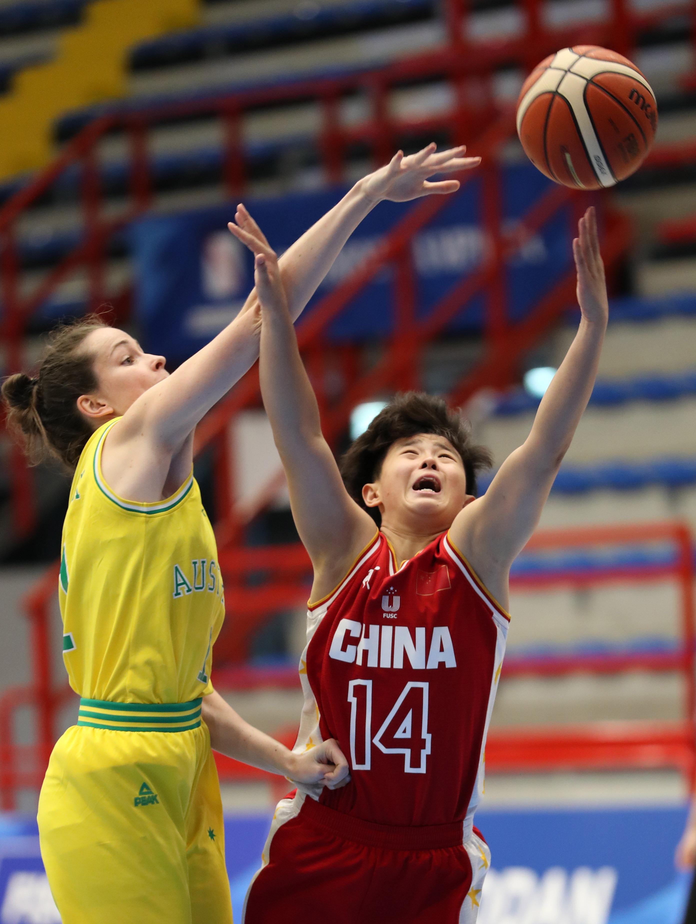 江苏男篮意气风发,迎战实力强劲对手 江苏男篮意气风发,迎战实力强劲对手