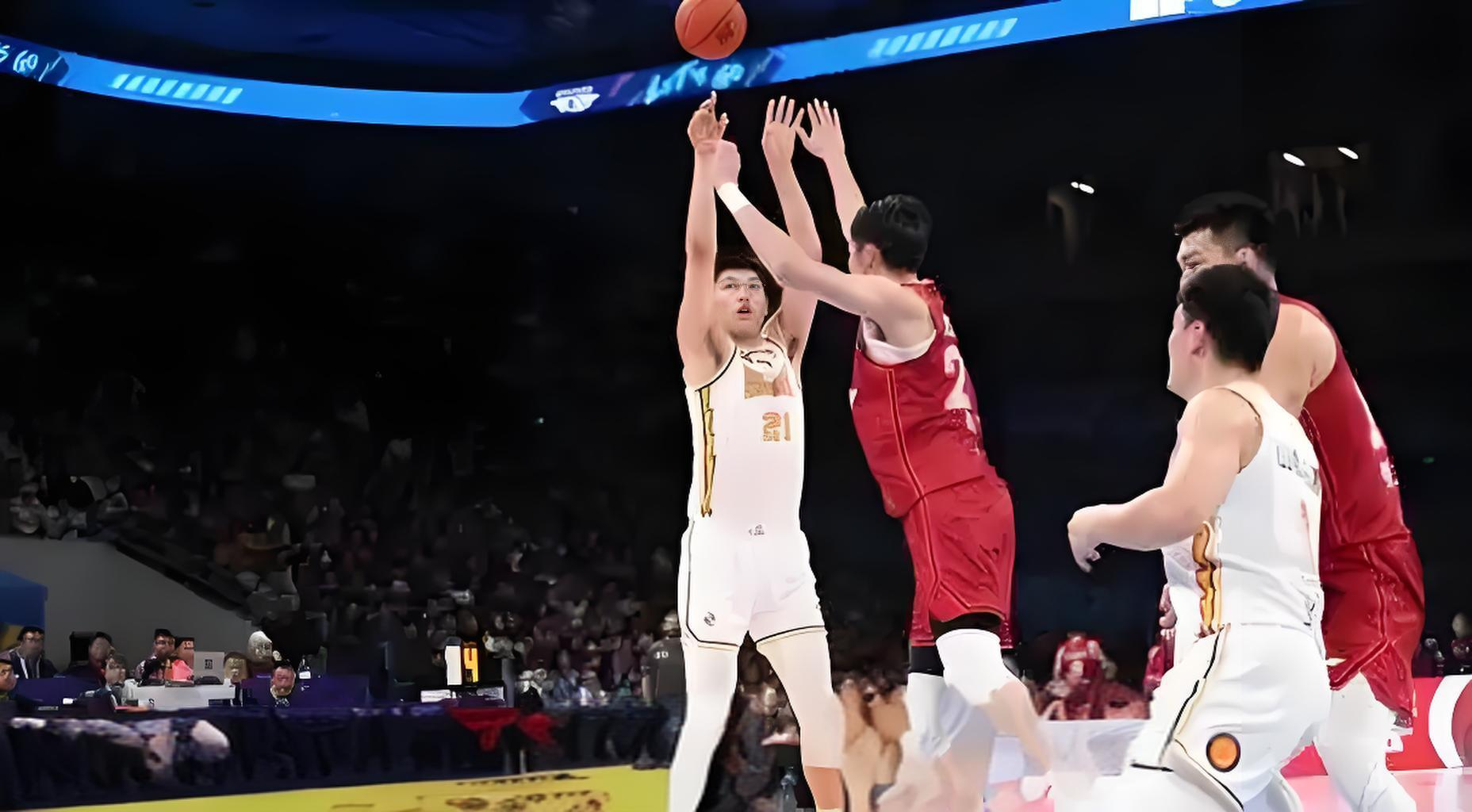 场上充满激情与斗志,每个球员都为胜利而战 场上充满激情与斗志,每个球员都为胜利而战