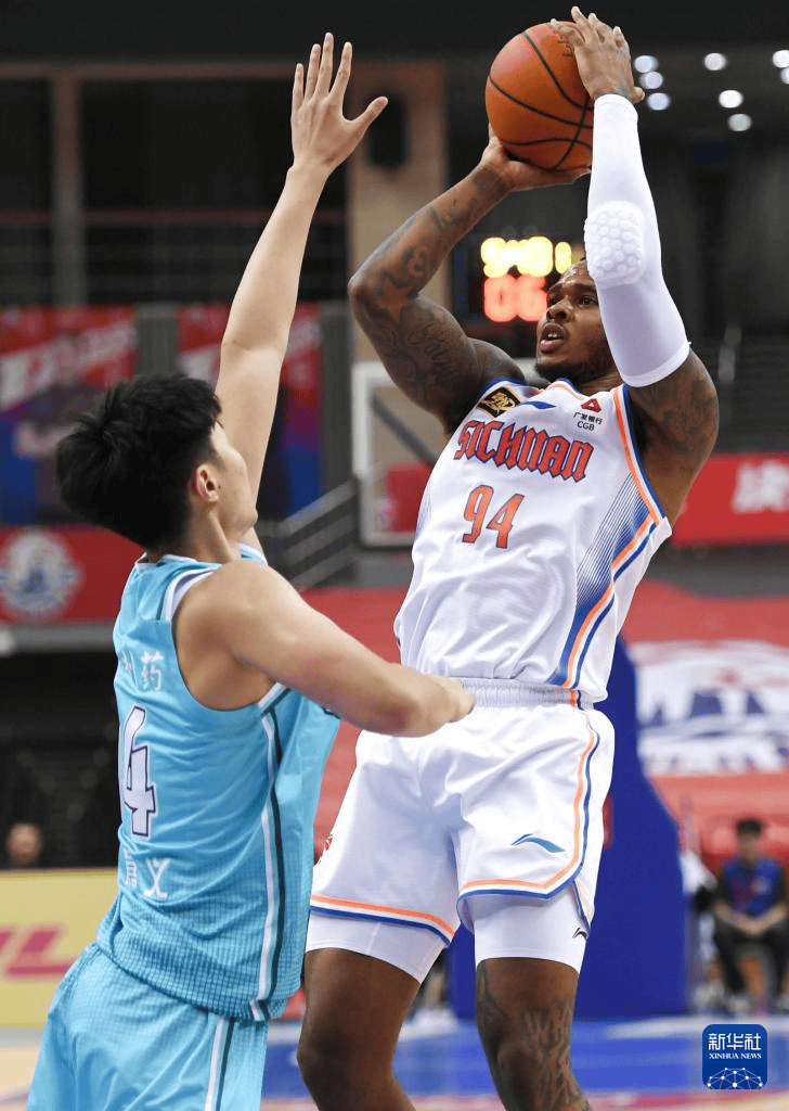 爱体育官网-四川防守达标,击败青岛队晋级八强