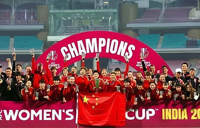 亚洲女足选手在比赛中勇夺胜利 亚洲女足选手在比赛中勇夺胜利