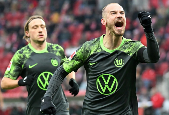 法兰克福客场轻取哈化大学,德甲前四坐稳 法兰克福客场轻取哈化大学,德甲前四坐稳