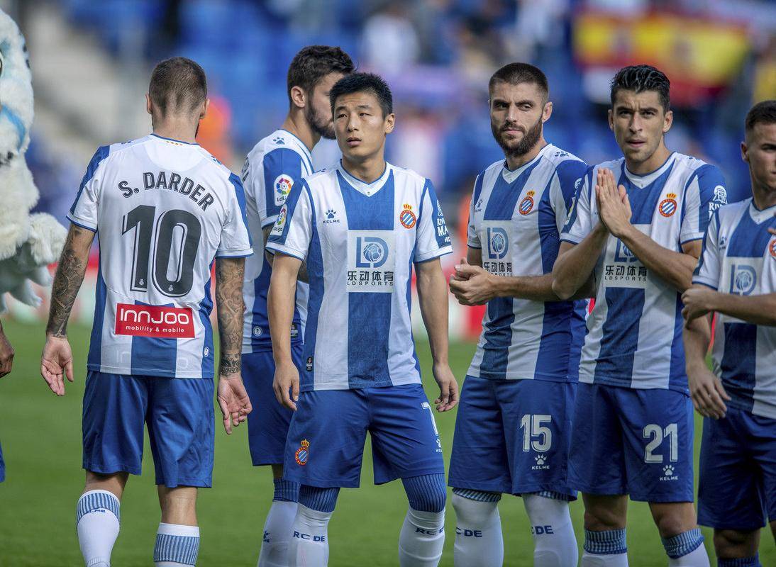 塞维利亚夺得重要胜利,全队士气高涨备战接下来的比赛 塞维利亚夺得重要胜利,全队士气高涨备战接下来的比赛