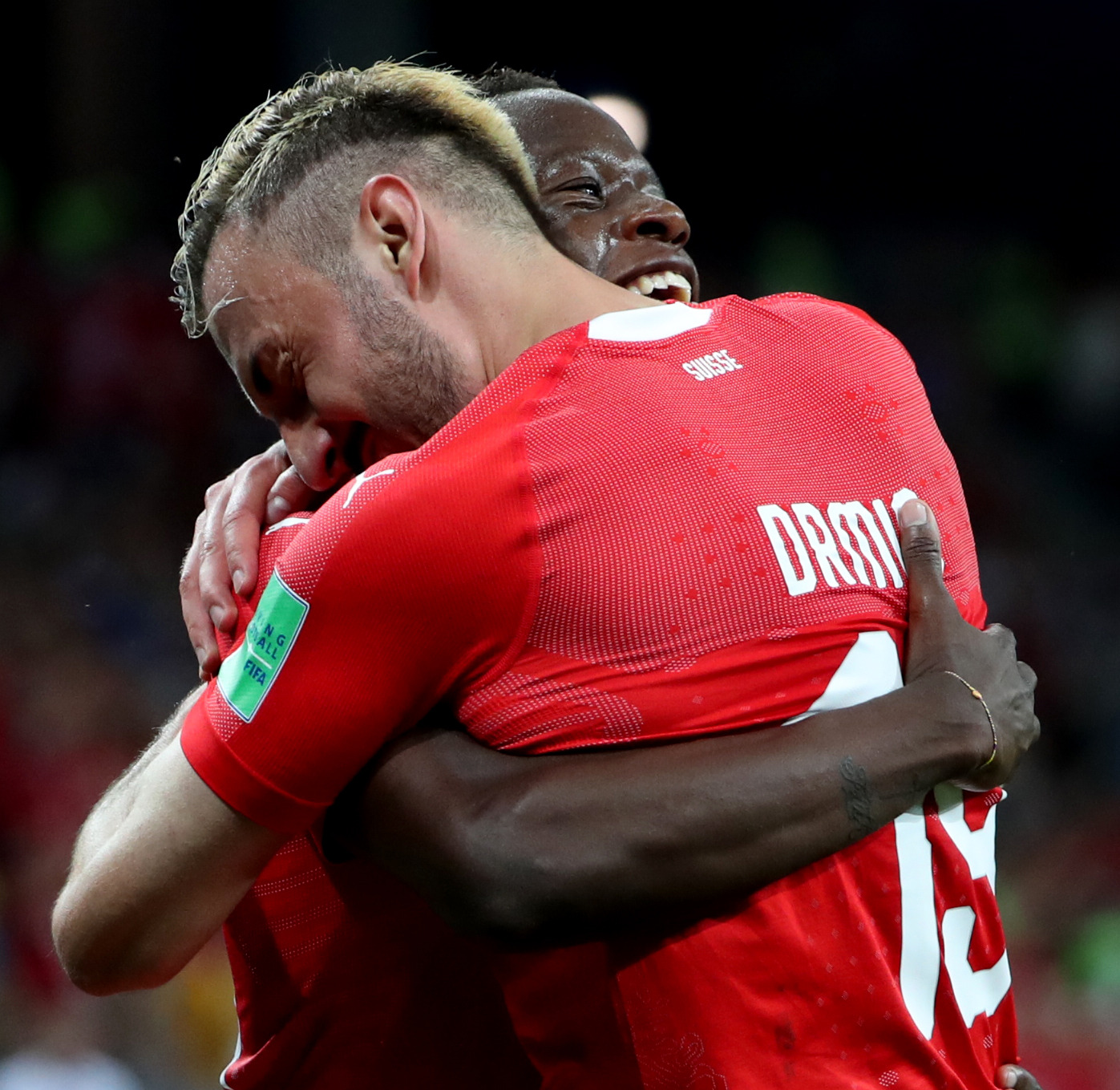 瑞士队不敌爱尔兰队,场上失意挥手告别 瑞士队不敌爱尔兰队,场上失意挥手告别