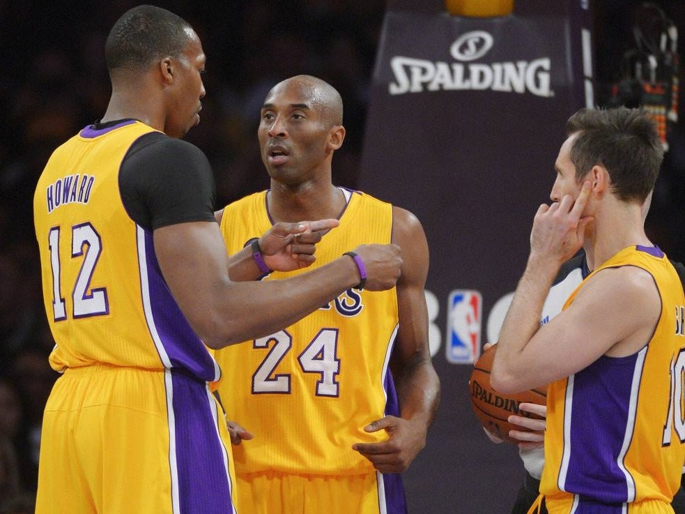 爱体育-篮球巨星与队友发生矛盾,引发球队内讧