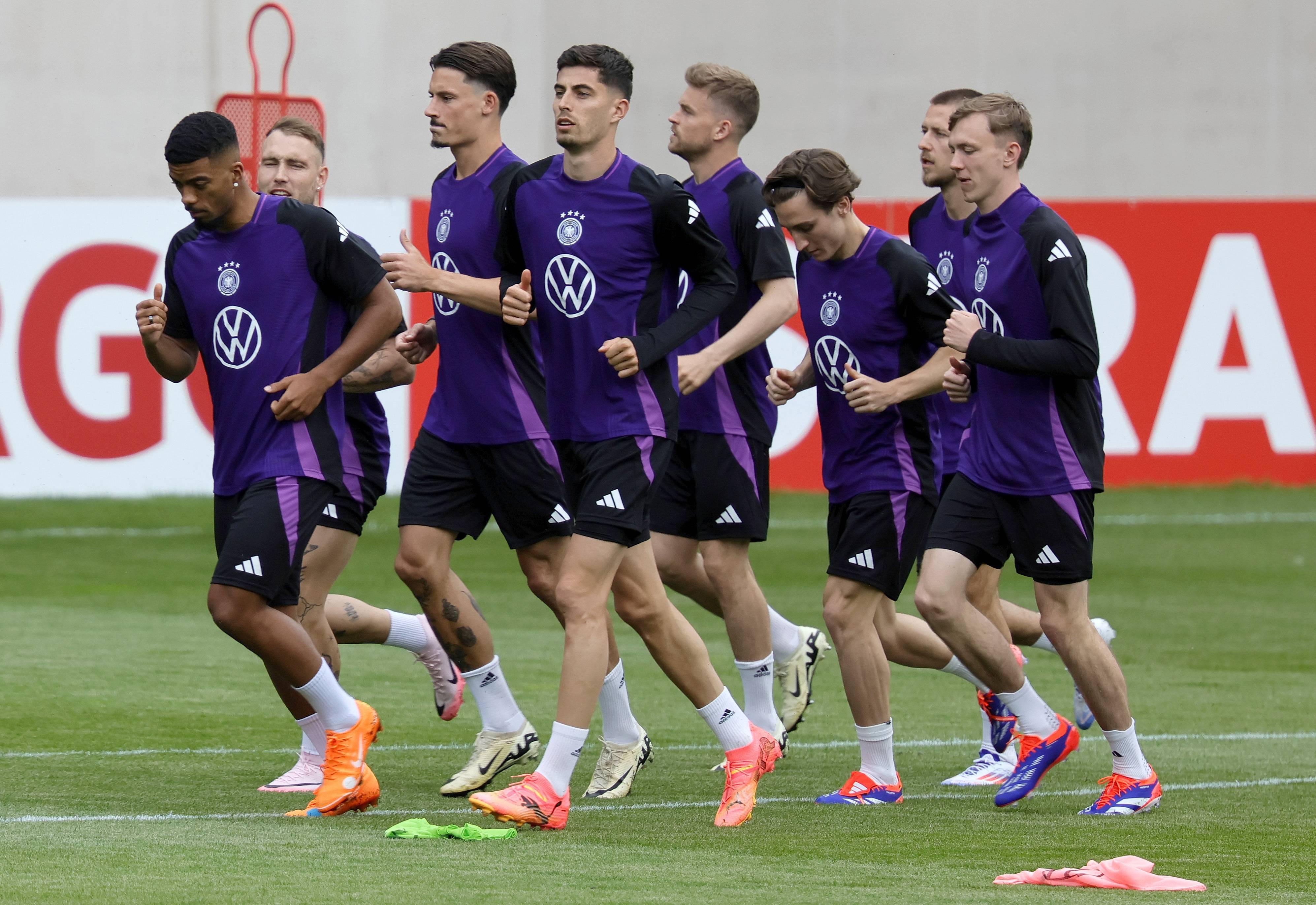 欧日较量!欧国联赛场面混战 欧日较量!欧国联赛场面混战