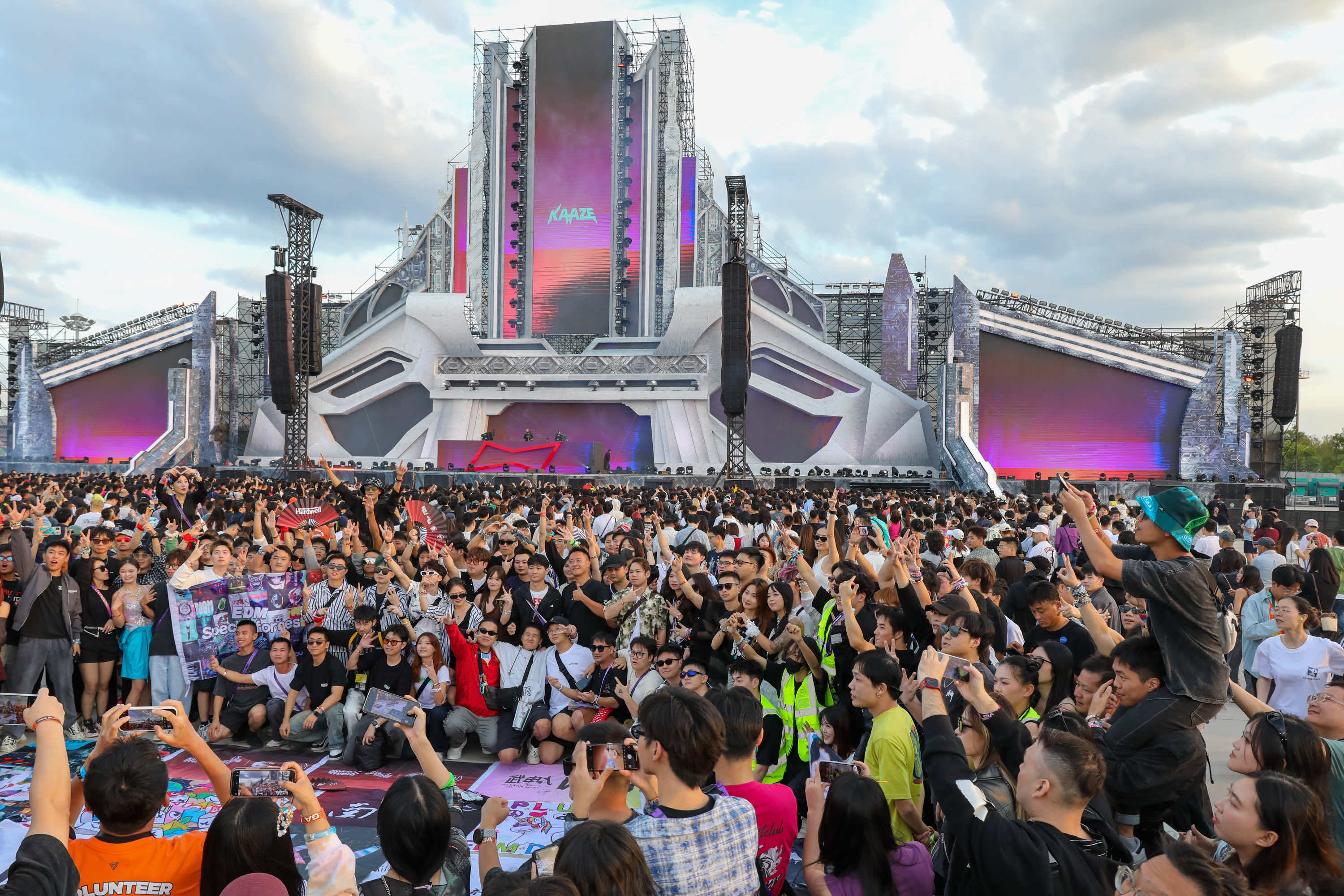 爱体育-激情赛事引爆现场,热血澎湃