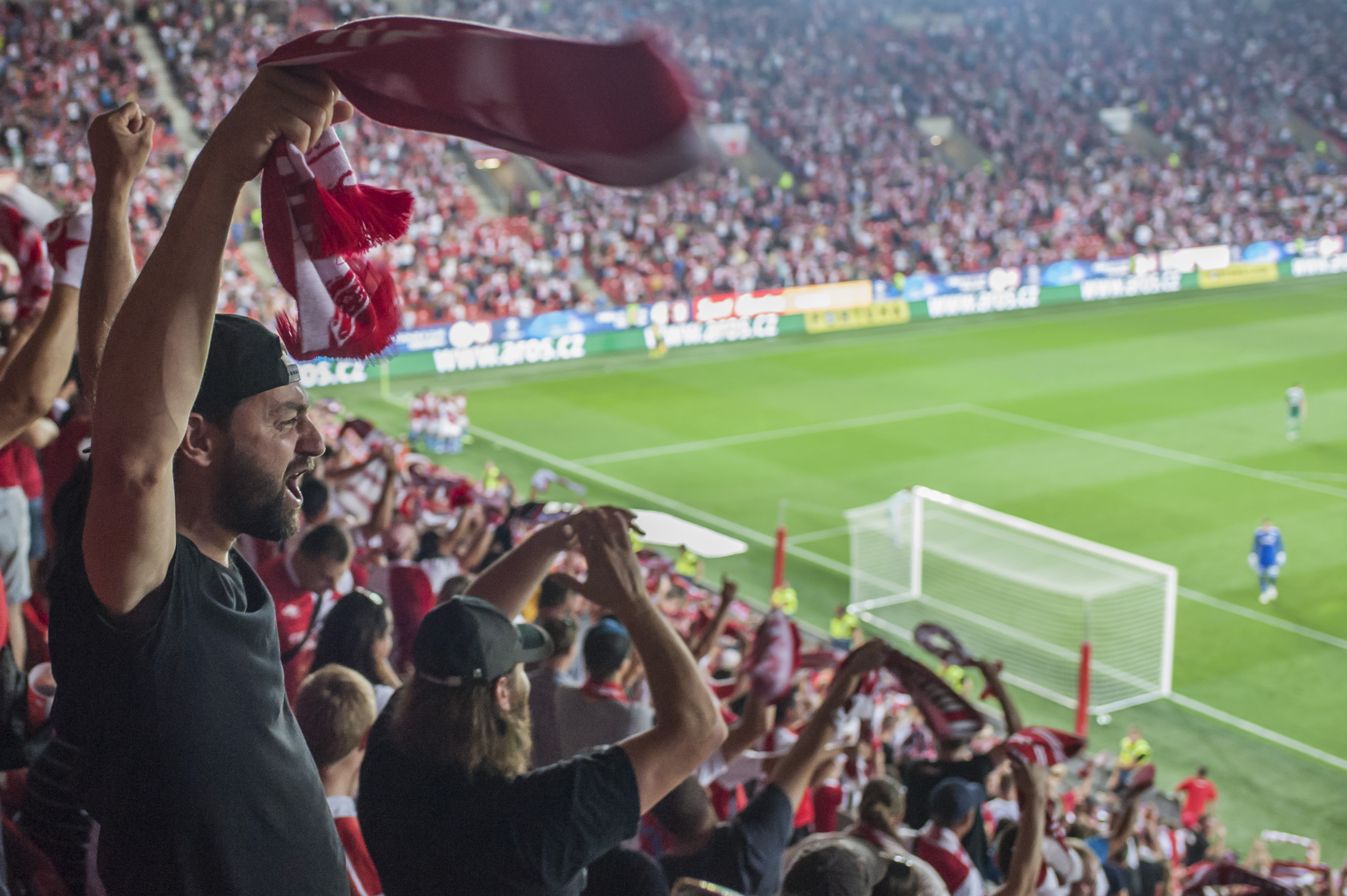 爱体育官网-热血沸腾!欧洲国家足球赛事引爆无数球迷激情