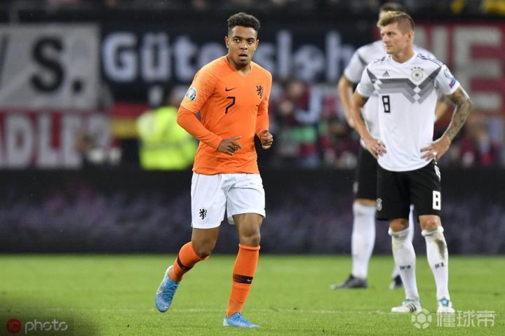 荷兰前锋连场进球,喷薄而出 荷兰前锋连场进球,喷薄而出