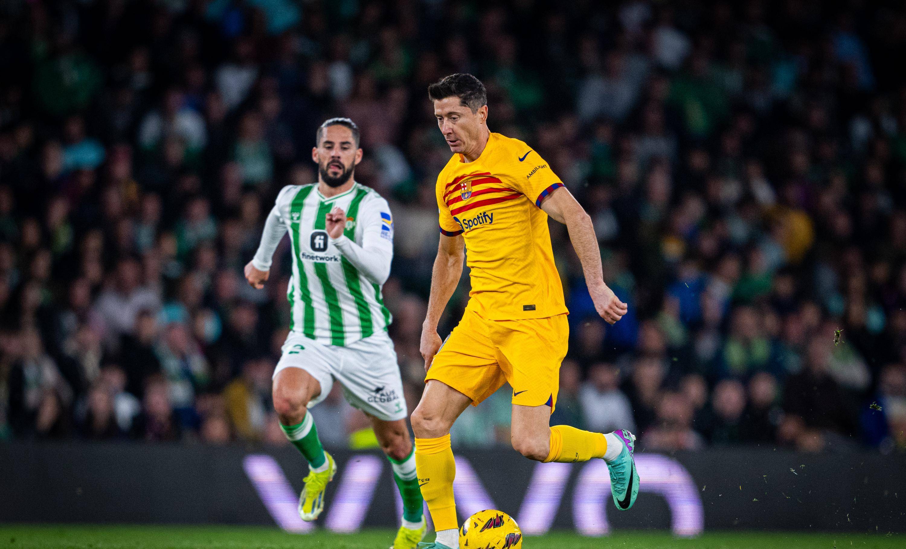 伊斯科抢射绝平球,皇马客场全取三分 伊斯科抢射绝平球,皇马客场全取三分