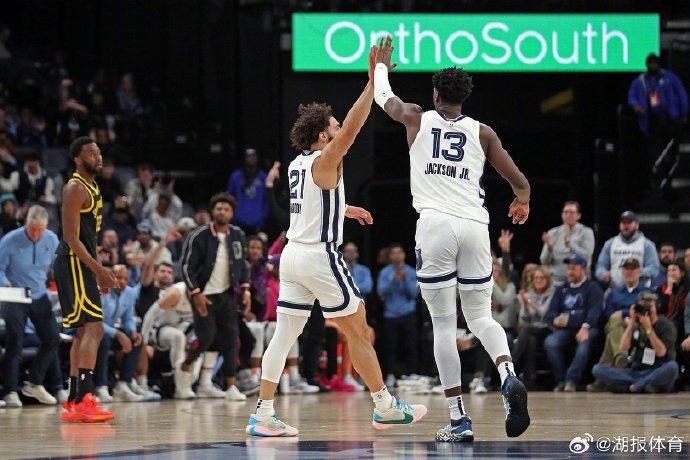 公牛遭遇灰熊击败,吞下两连败 公牛遭遇灰熊击败,吞下两连败