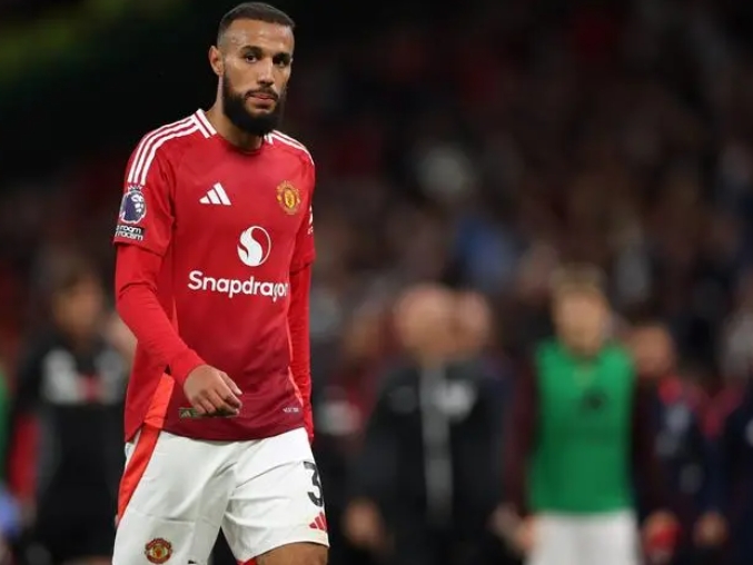 爱体育官网-曼联前锋因伤缺席比赛,球队战术或将调整