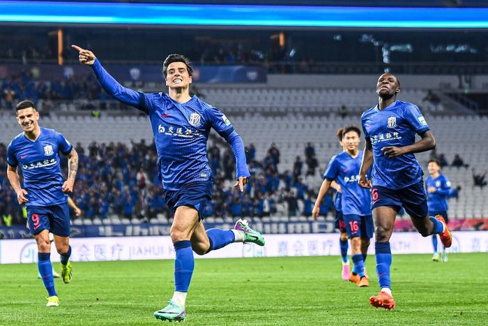 申花客场失利,积分滑落至中游位置 申花客场失利,积分滑落至中游位置