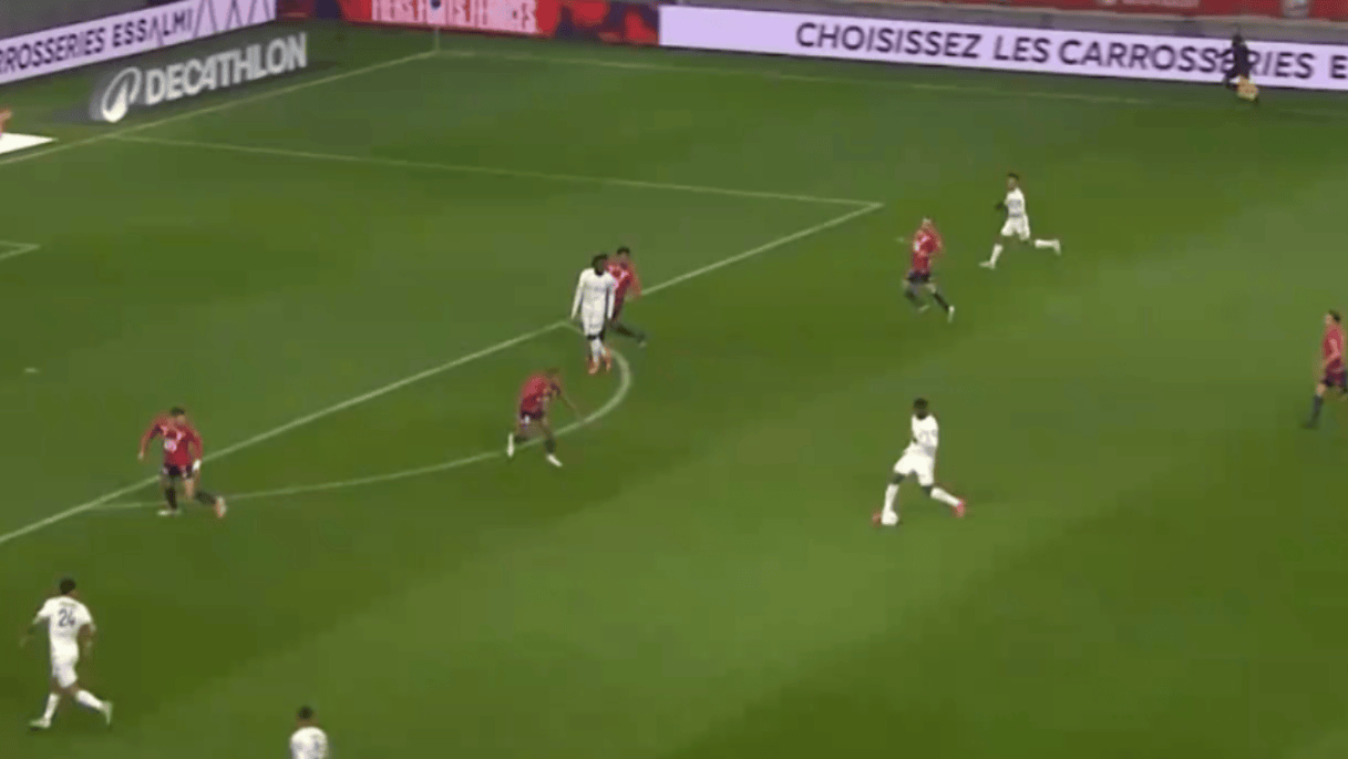 里尔主场告捷,赢得关键三分 里尔主场告捷,赢得关键三分