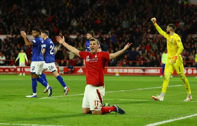 爱体育官网-希尔城主场大胜诺丁汉森林,豪取三分