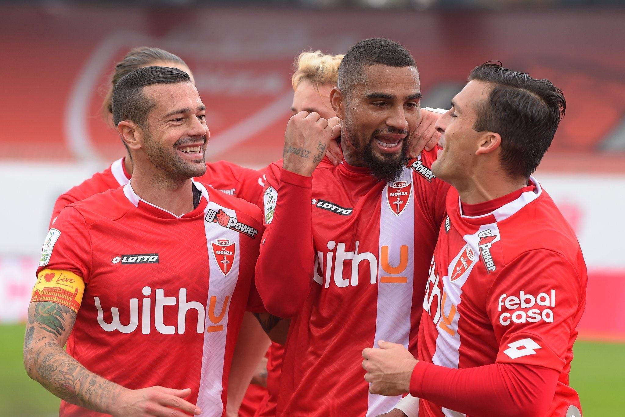 希尔城主场大胜诺丁汉森林,豪取三分 希尔城主场大胜诺丁汉森林,豪取三分