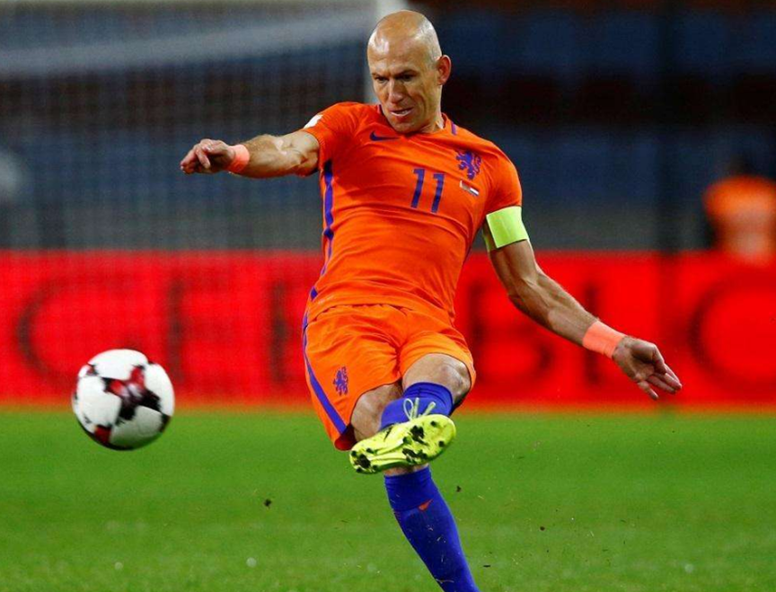 欧预赛比赛中球员们展现出色的技术和拼搏精神 欧预赛比赛中球员们展现出色的技术和拼搏精神