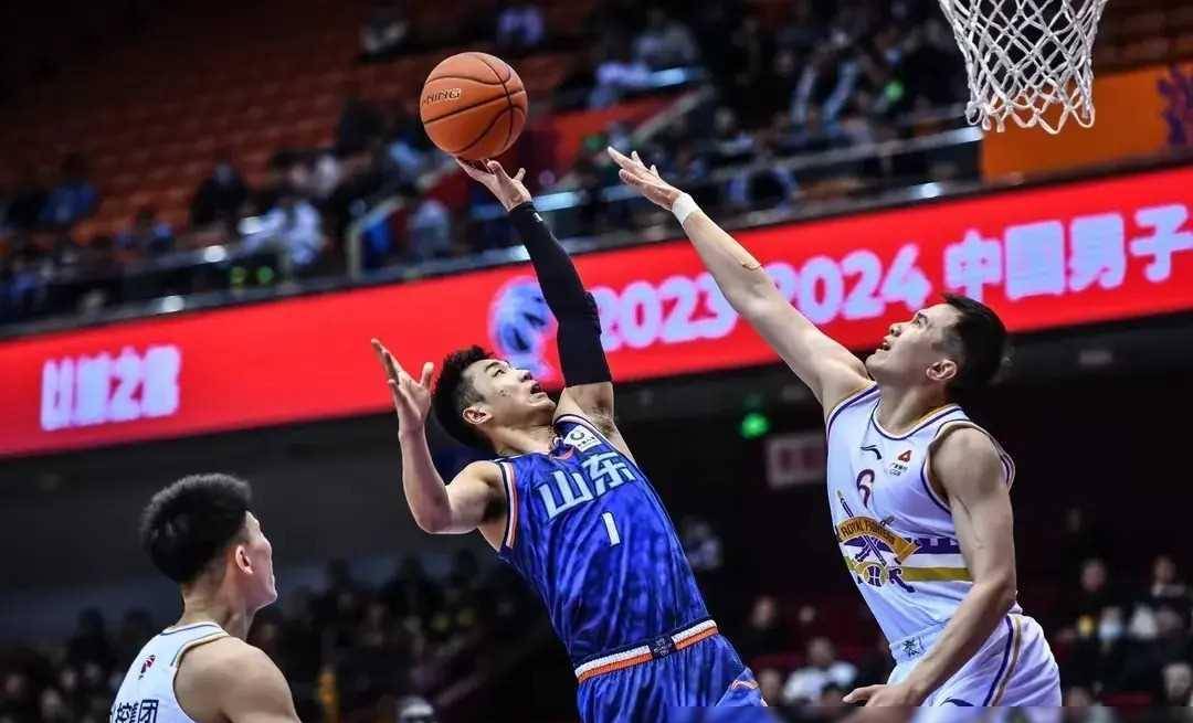 爱体育官方网站-球迷支持CBA球队持续高涨,赛场气氛火爆