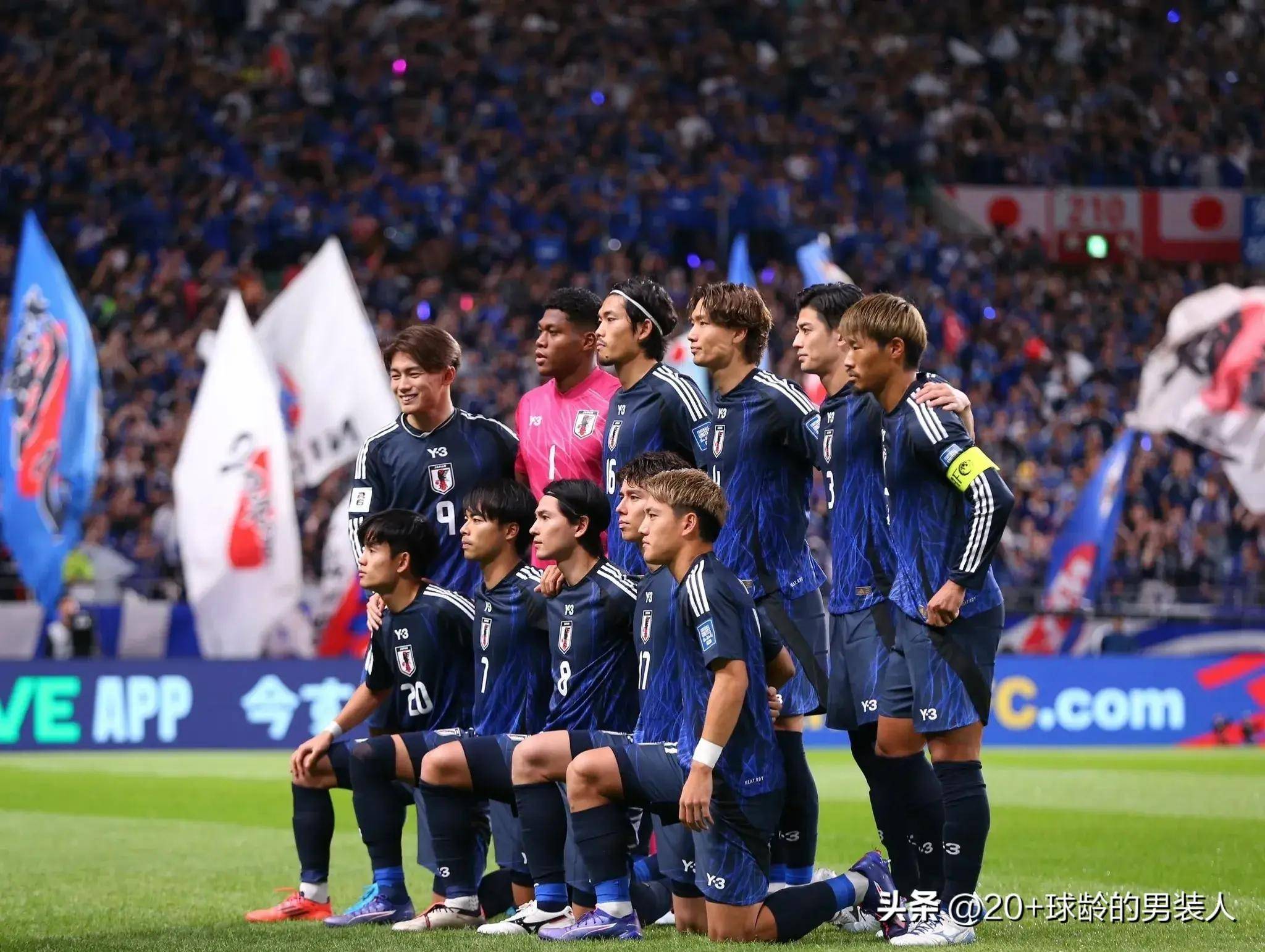 爱体育官方网站-小组赛密集对决,球队士气高涨