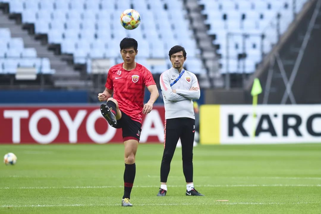 某球队携新援重返赛场,期待佳绩 某球队携新援重返赛场,期待佳绩