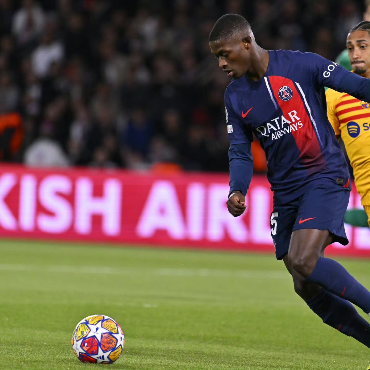 爱体育官网-巴黎圣日耳曼后防稳固,守住领先取胜