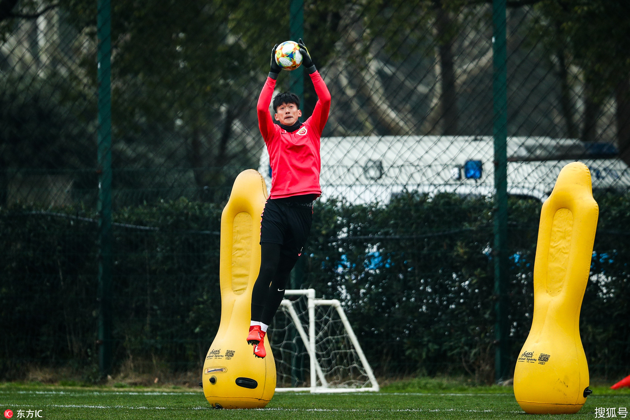 蚌埠长青意气风发,高举备战亚冠冠军 蚌埠长青意气风发,高举备战亚冠冠军