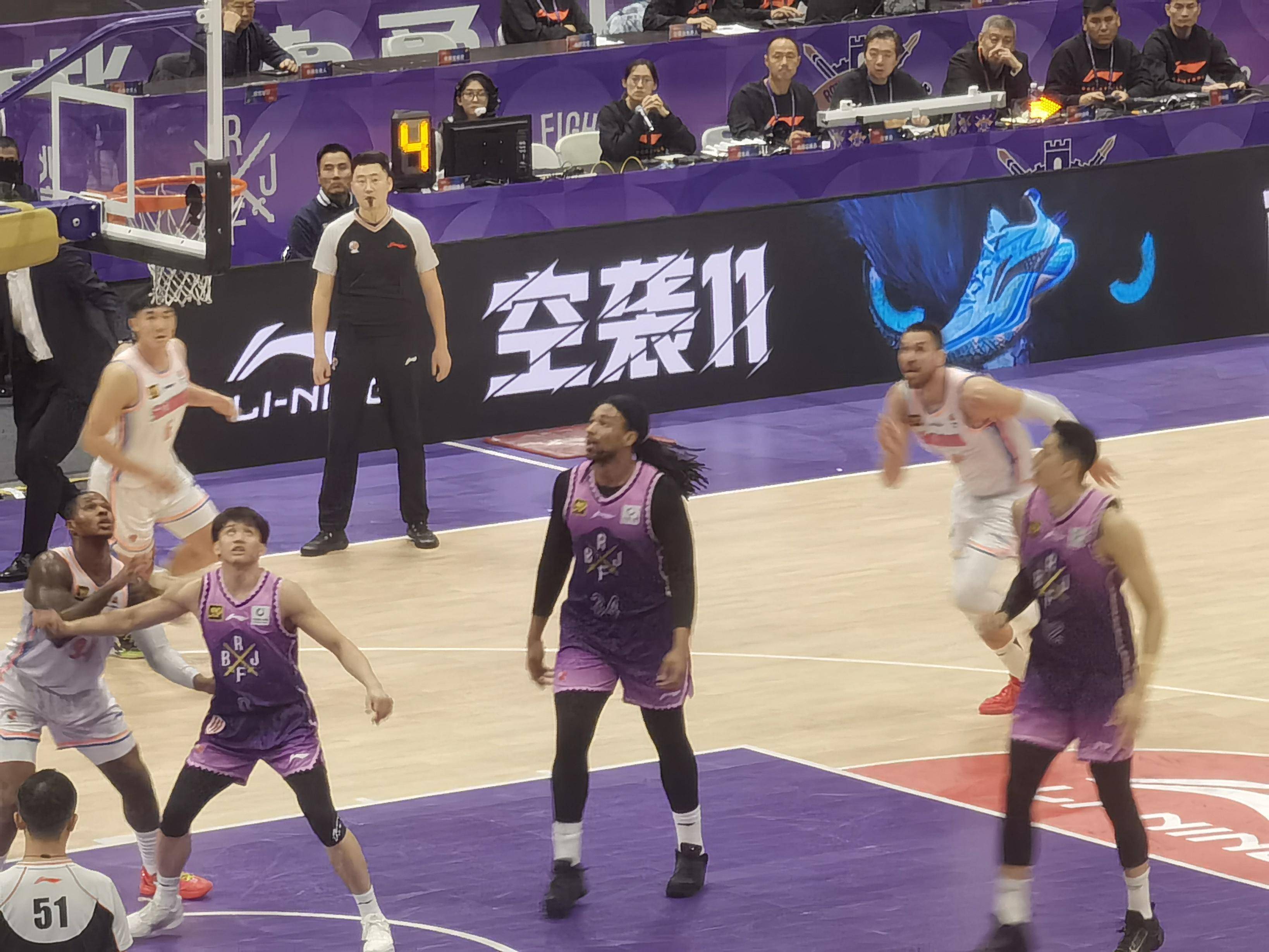 北控队奋力迎战上海队稳守主场不畏强敌 北控队奋力迎战上海队稳守主场不畏强敌