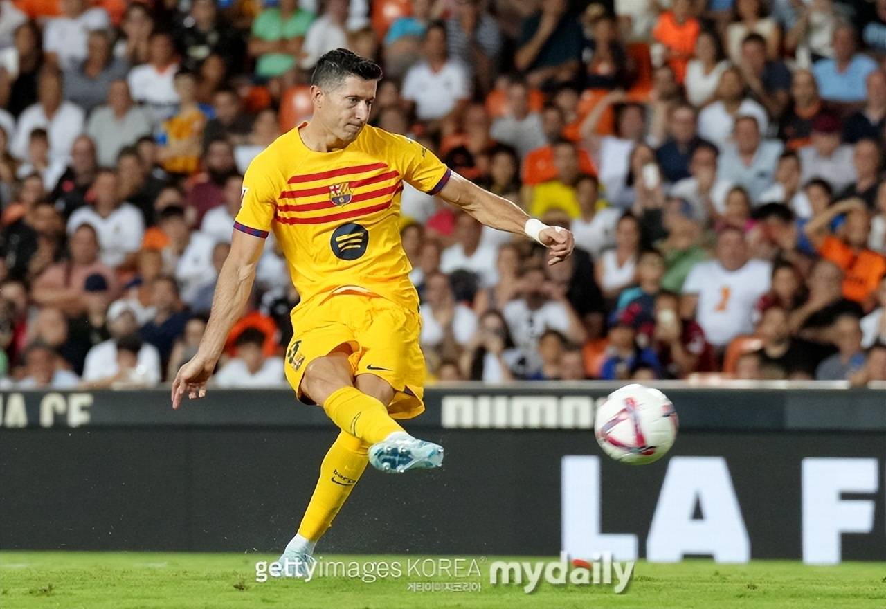 巴塞罗那前锋发挥低迷引起争议 巴塞罗那前锋发挥低迷引起争议