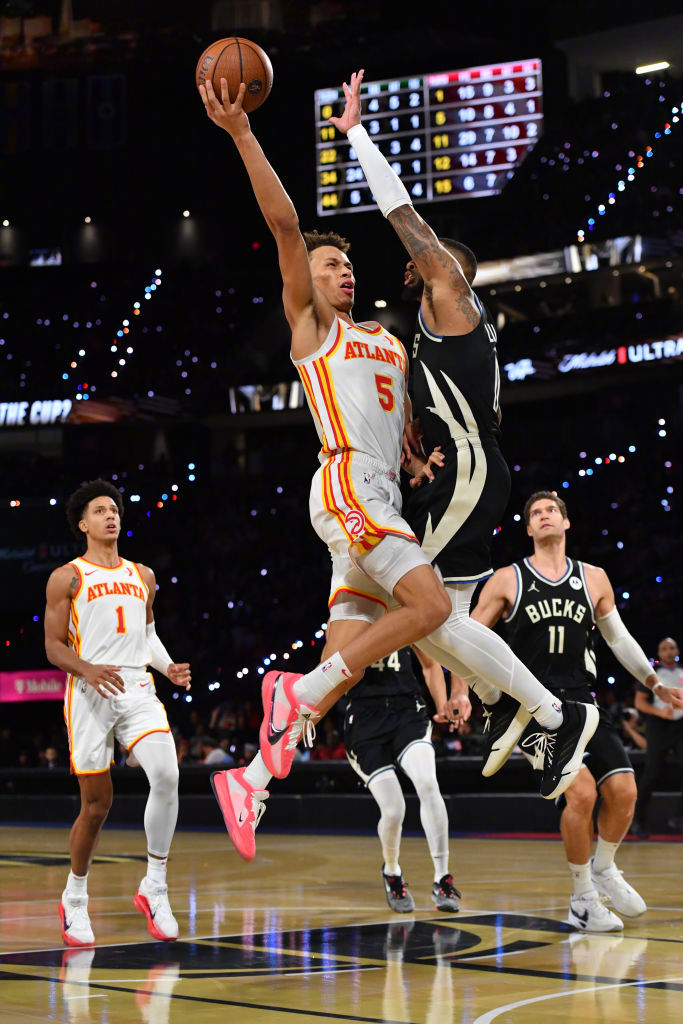 雄鹿轻取活塞,字母哥全场统治篮板 雄鹿轻取活塞,字母哥全场统治篮板