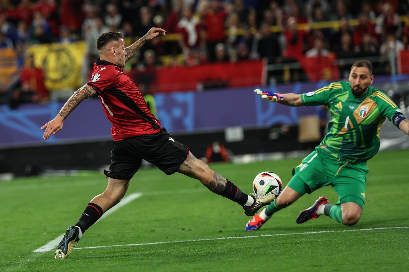 爱体育-欧洲足球比赛热度不减,球员实力获赞