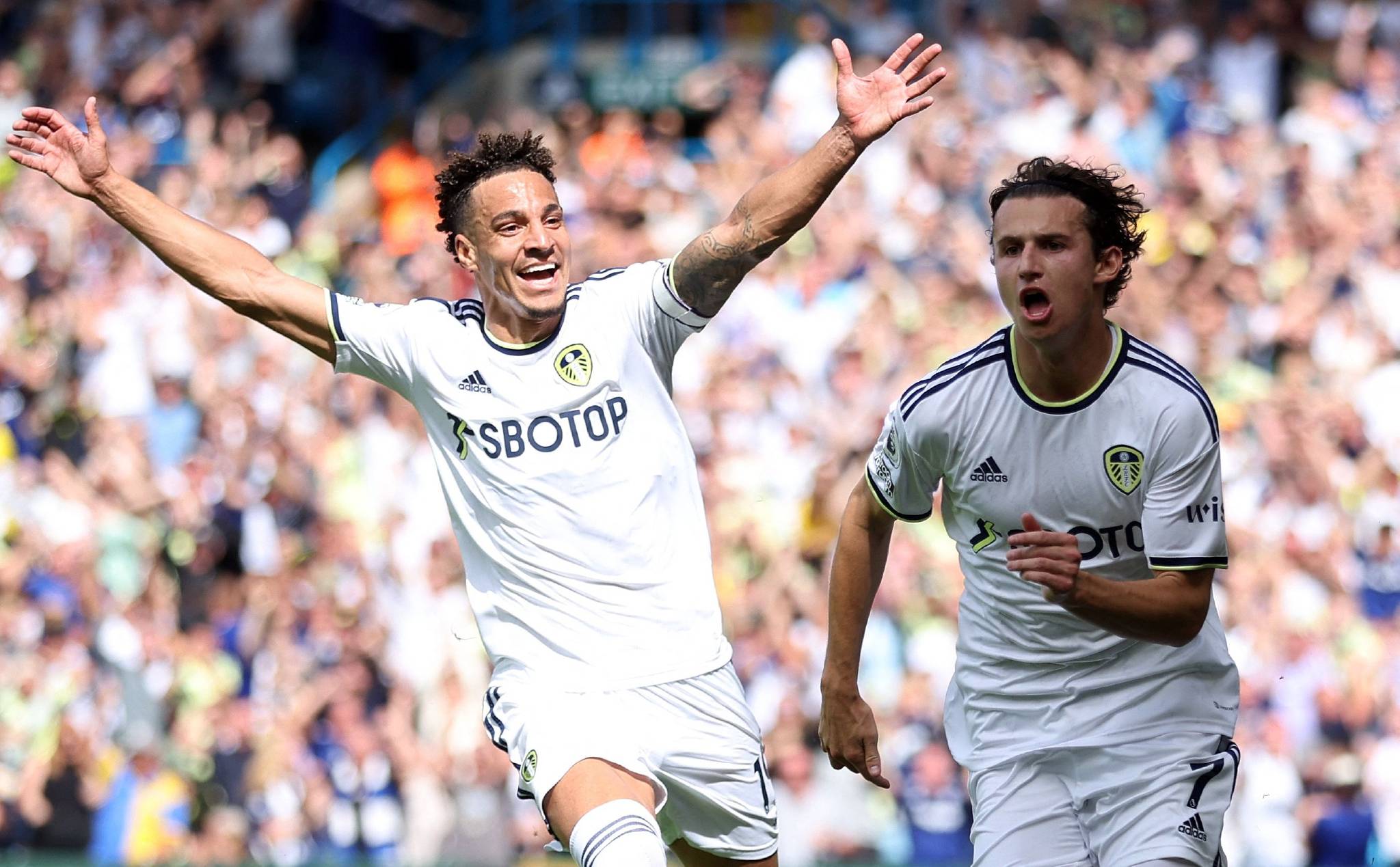 利兹联客场逆转击败哈德斯菲尔德,英超前四希望再现 利兹联客场逆转击败哈德斯菲尔德,英超前四希望再现