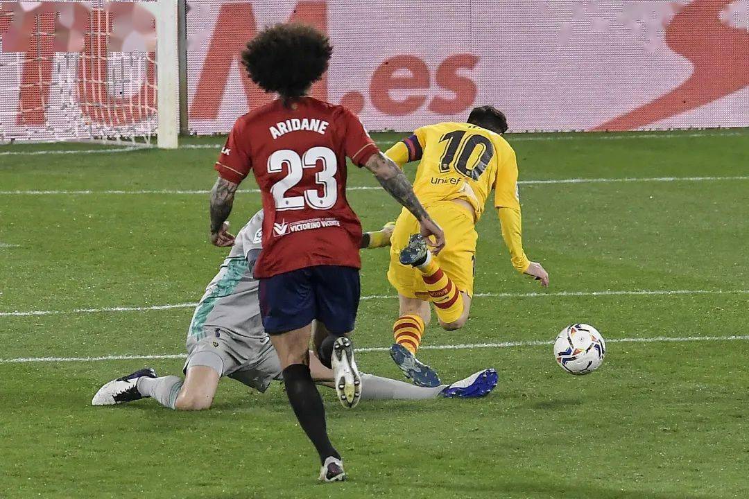 奥萨苏纳门将近期状态起伏,球迷有所担忧 奥萨苏纳门将近期状态起伏,球迷有所担忧