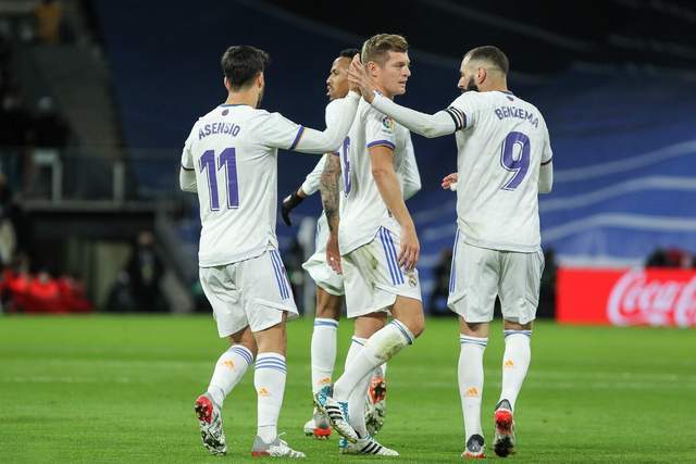 爱体育官方网站-皇马前锋机警突破,助球队反击得分