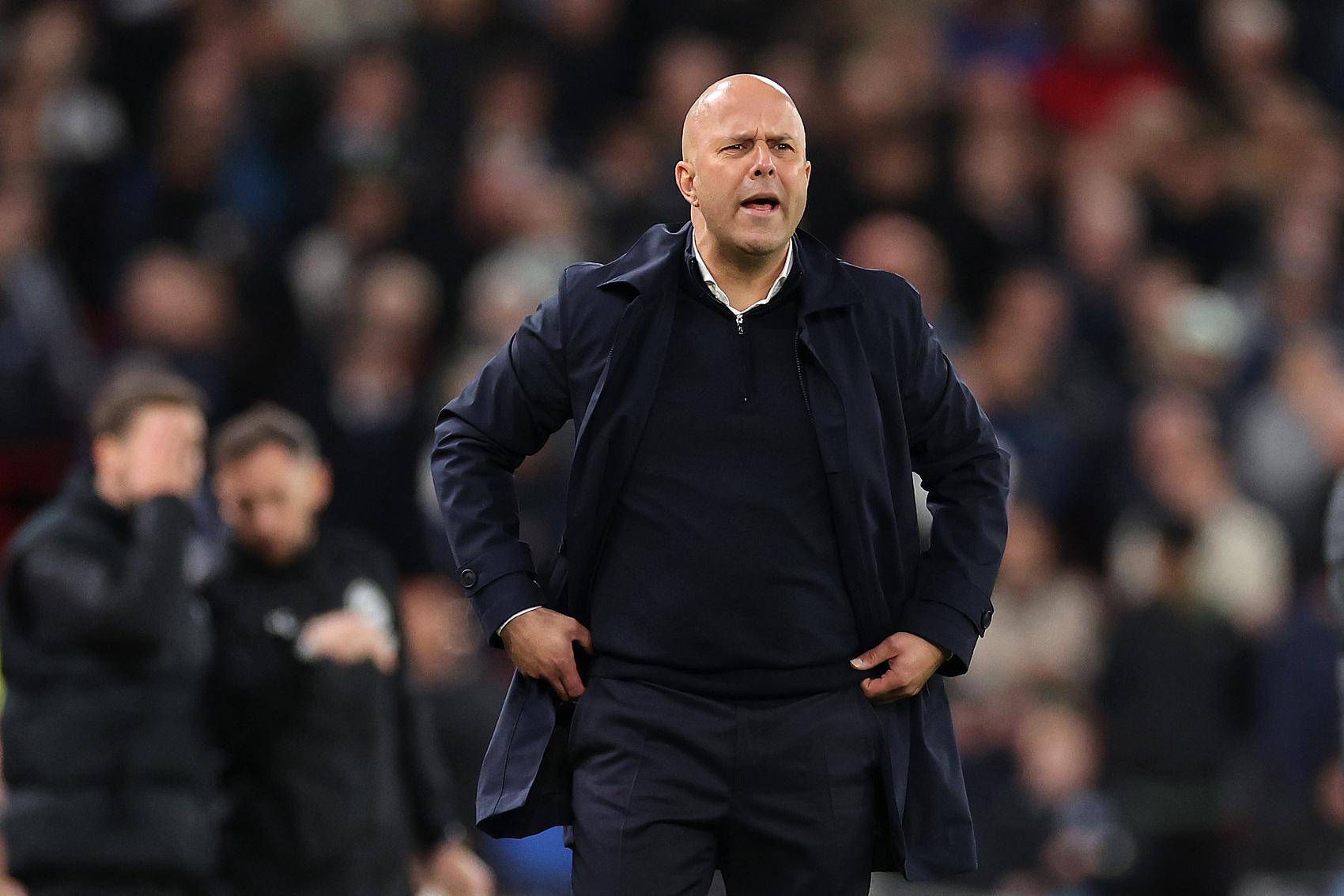 爱体育-曼联主帅新发型引热议,球队士气飚升