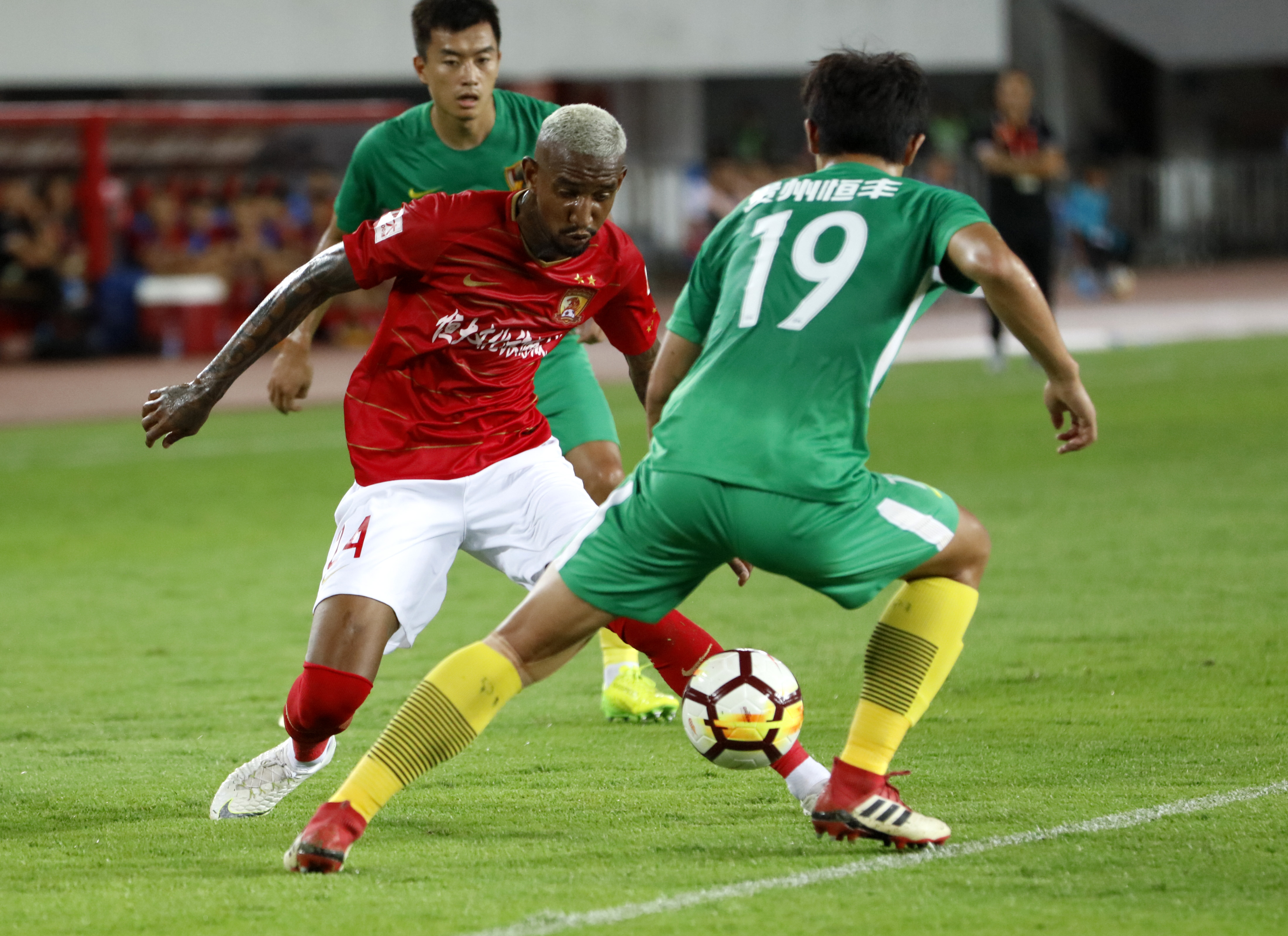 爱体育-贵州恒丰智诚年轻球员崭露头角,球队迎来新希望