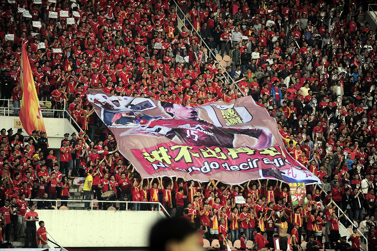 爱体育官方网站-瞬间爆发,球队打破僵局夺得胜利