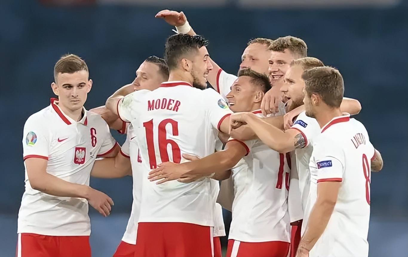 波兰咬定晋级,下轮需全力以赴! 波兰咬定晋级,下轮需全力以赴!