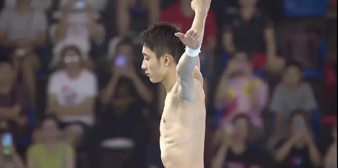 爱体育官方网站-燃情一役,赛场上的每场对决都扣人心弦