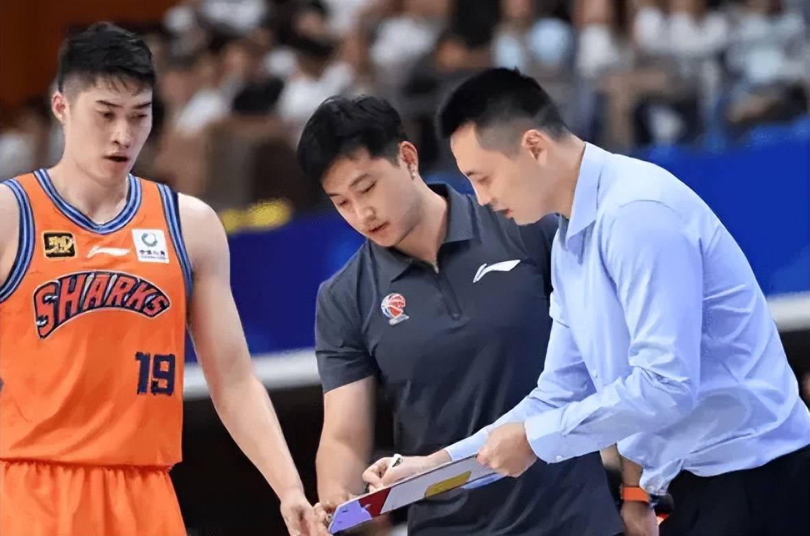 爱体育官网-上海球员放松心态,全力备战对手