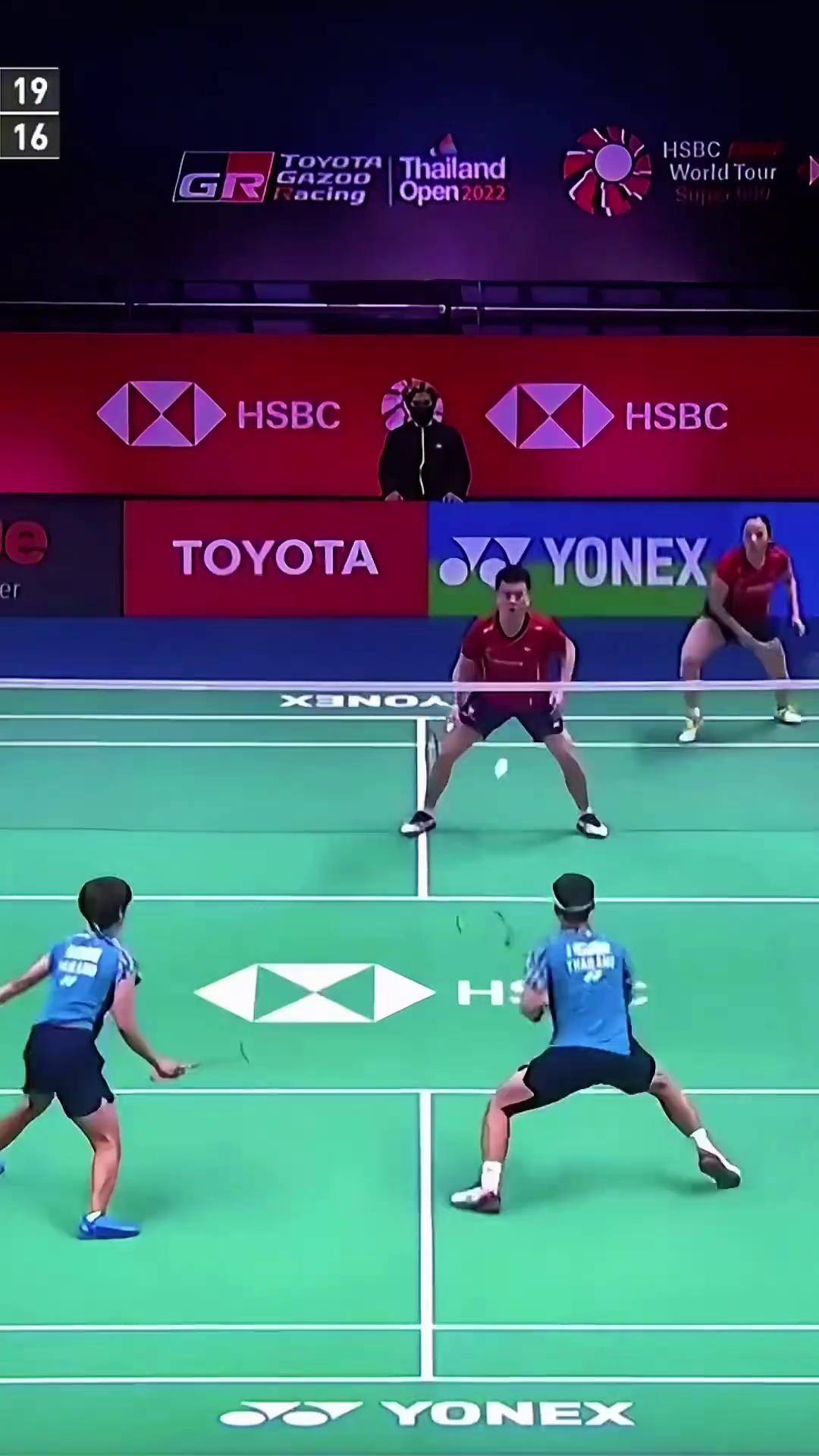 激烈对抗,现场气氛紧张刺激 激烈对抗,现场气氛紧张刺激