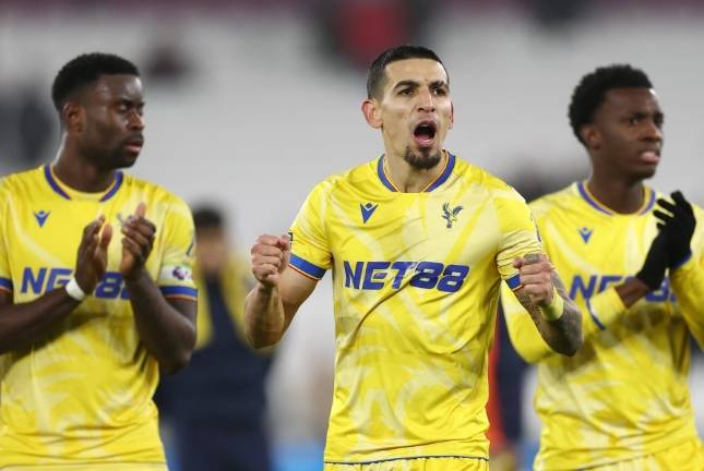 巴西国家队主力后卫转会英超豪门球队 巴西国家队主力后卫转会英超豪门球队