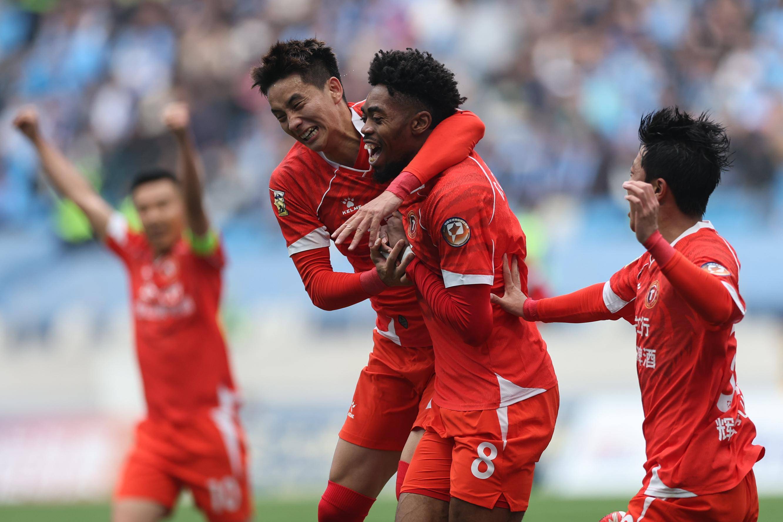 爱体育官网-大连人主场获胜,并且表现出色