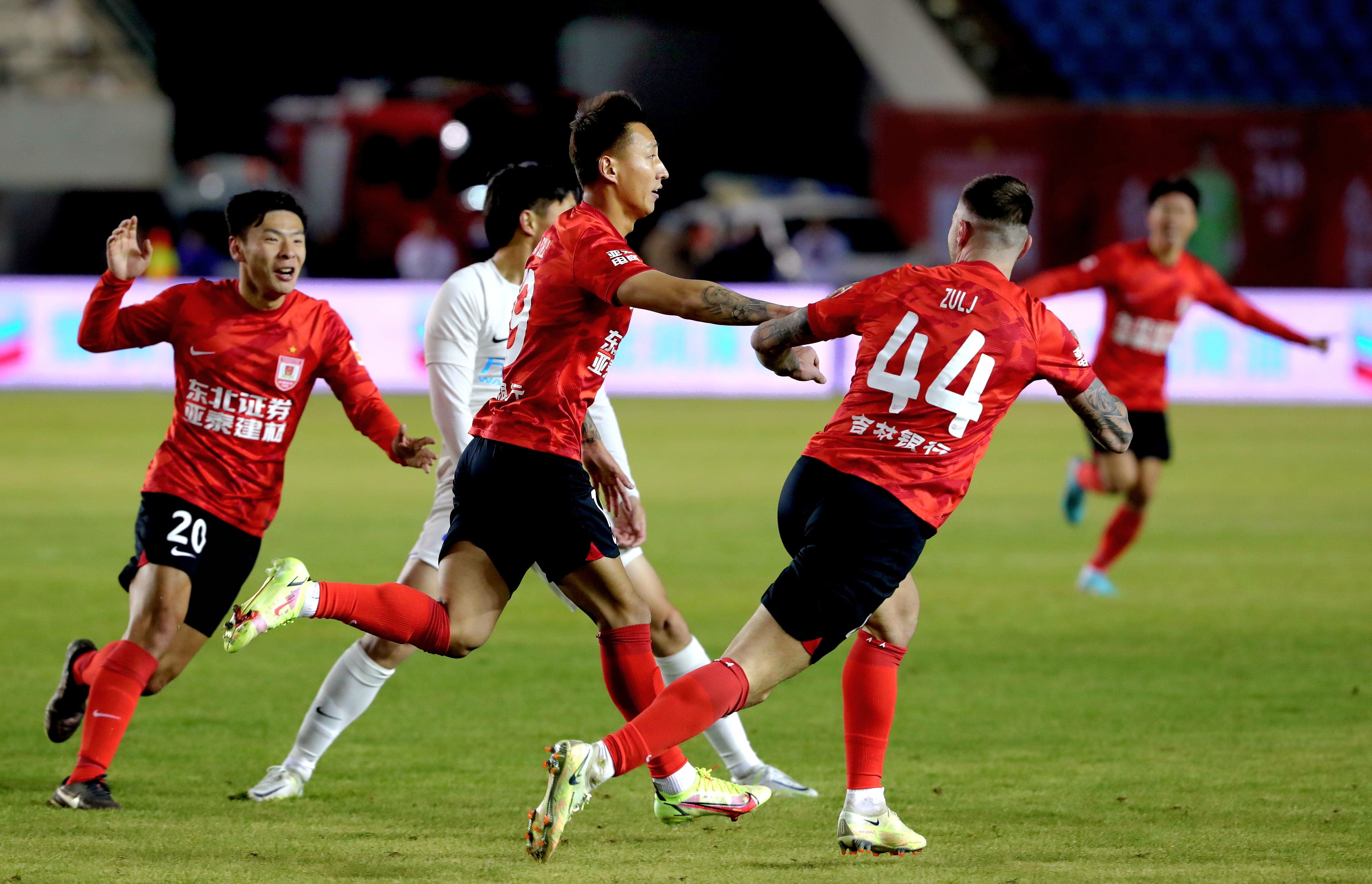 大连人主场获胜,并且表现出色 大连人主场获胜,并且表现出色