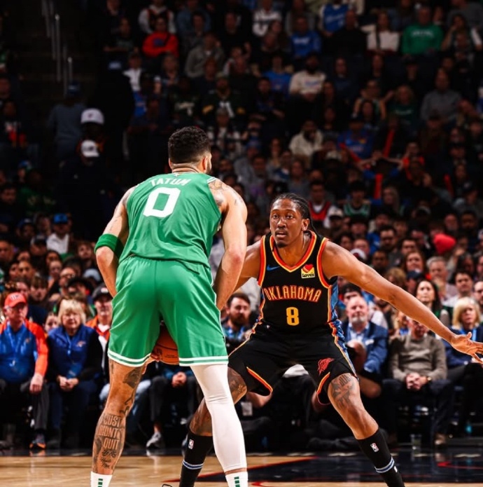 雷霆队领先保罗带领下取得四连胜,实力初现 雷霆队领先保罗带领下取得四连胜,实力初现