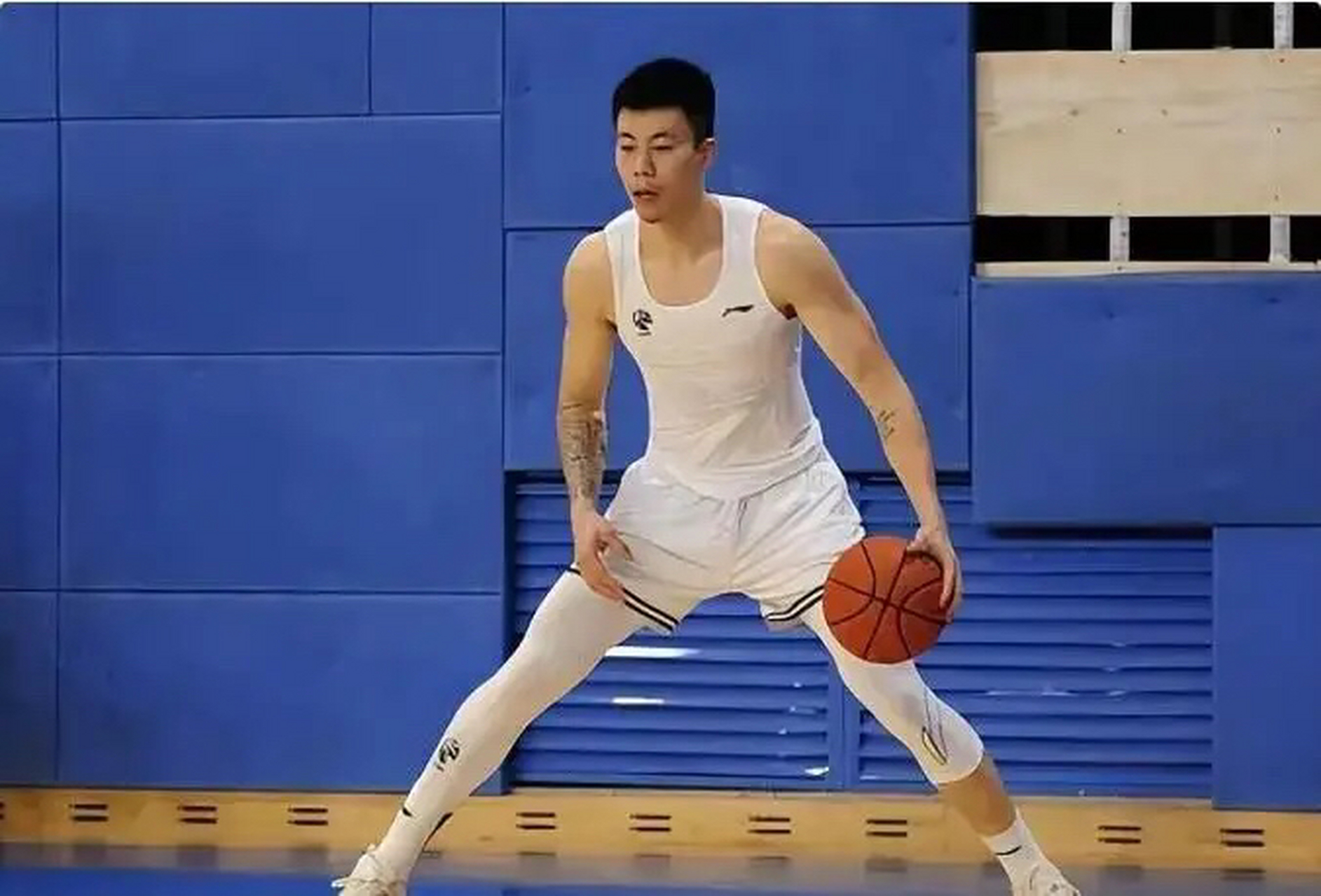 辽宁男篮坚持全队训练,备战迎接关键比赛 辽宁男篮坚持全队训练,备战迎接关键比赛