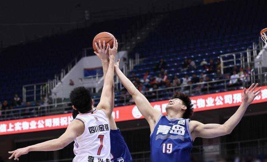 爱体育-青岛顶级主场大胜深圳佳兆业,排名升至第八