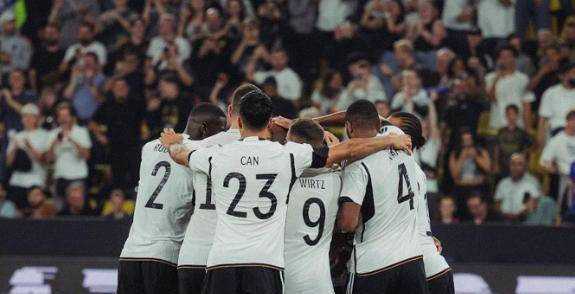 爱体育-欧洲杯预选赛激烈对决,胜负未定引发无限期待