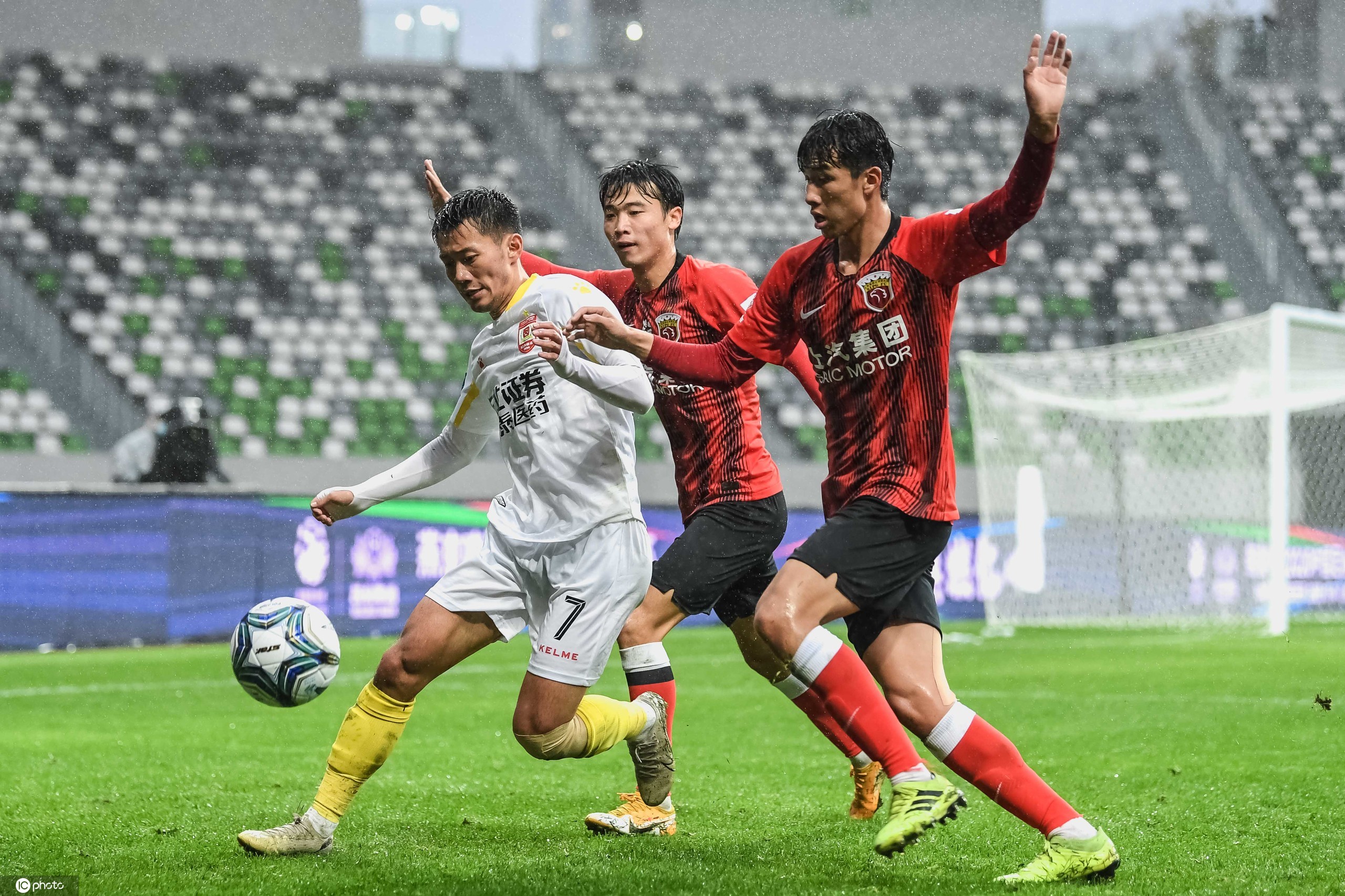 比利时队火力全开，轻松晋级