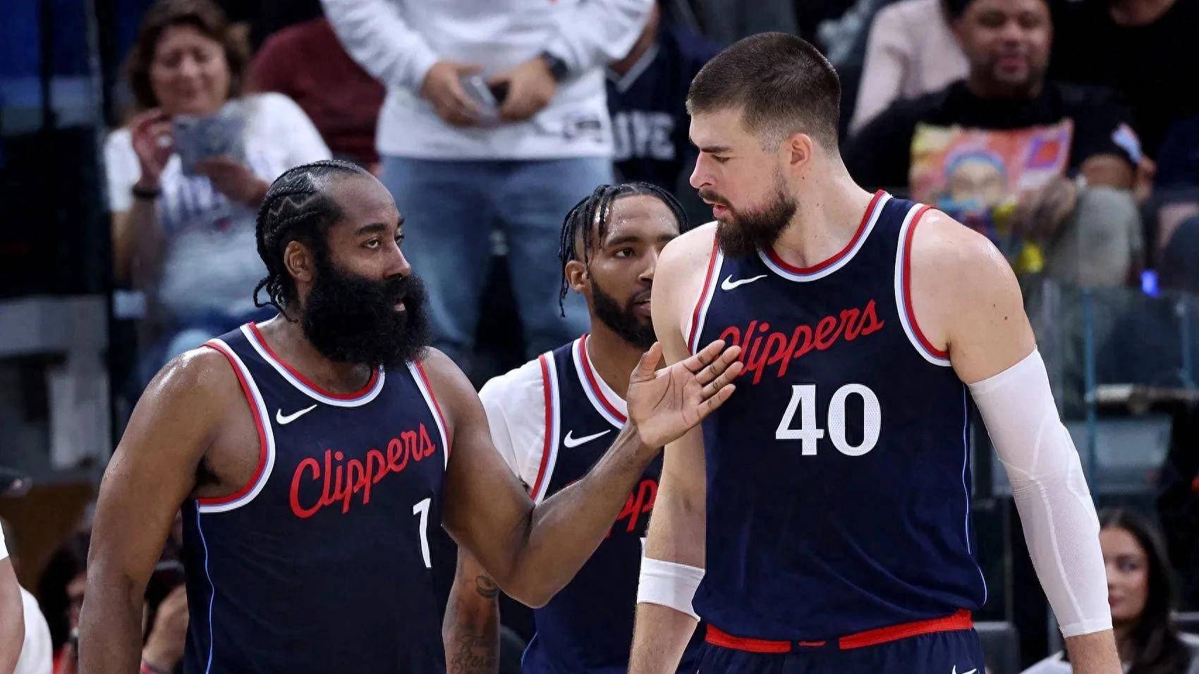 快船大胜对手,全队合力攻防无懈! 快船大胜对手,全队合力攻防无懈!