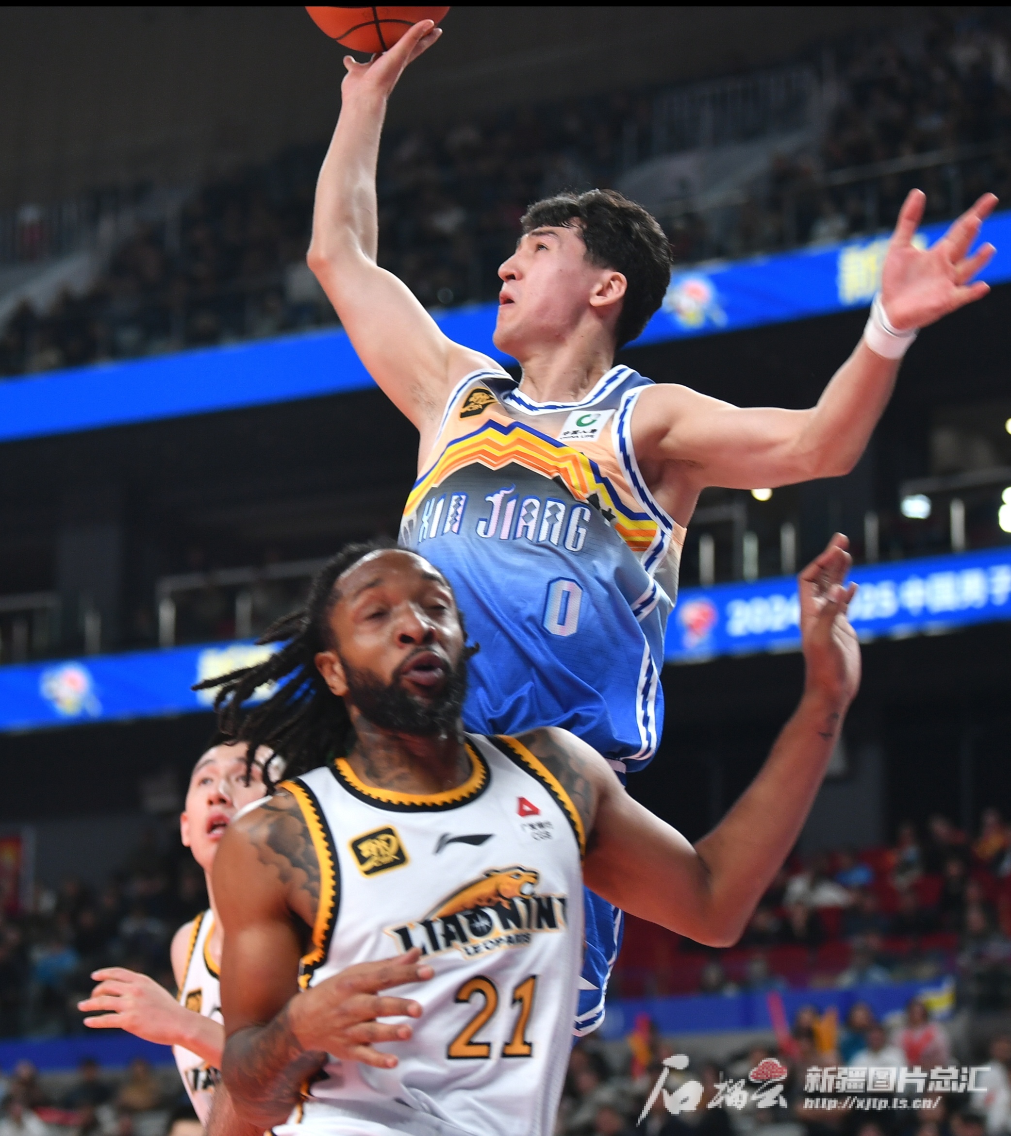 爱体育官网-新疆男篮巩固榜首击败江苏队