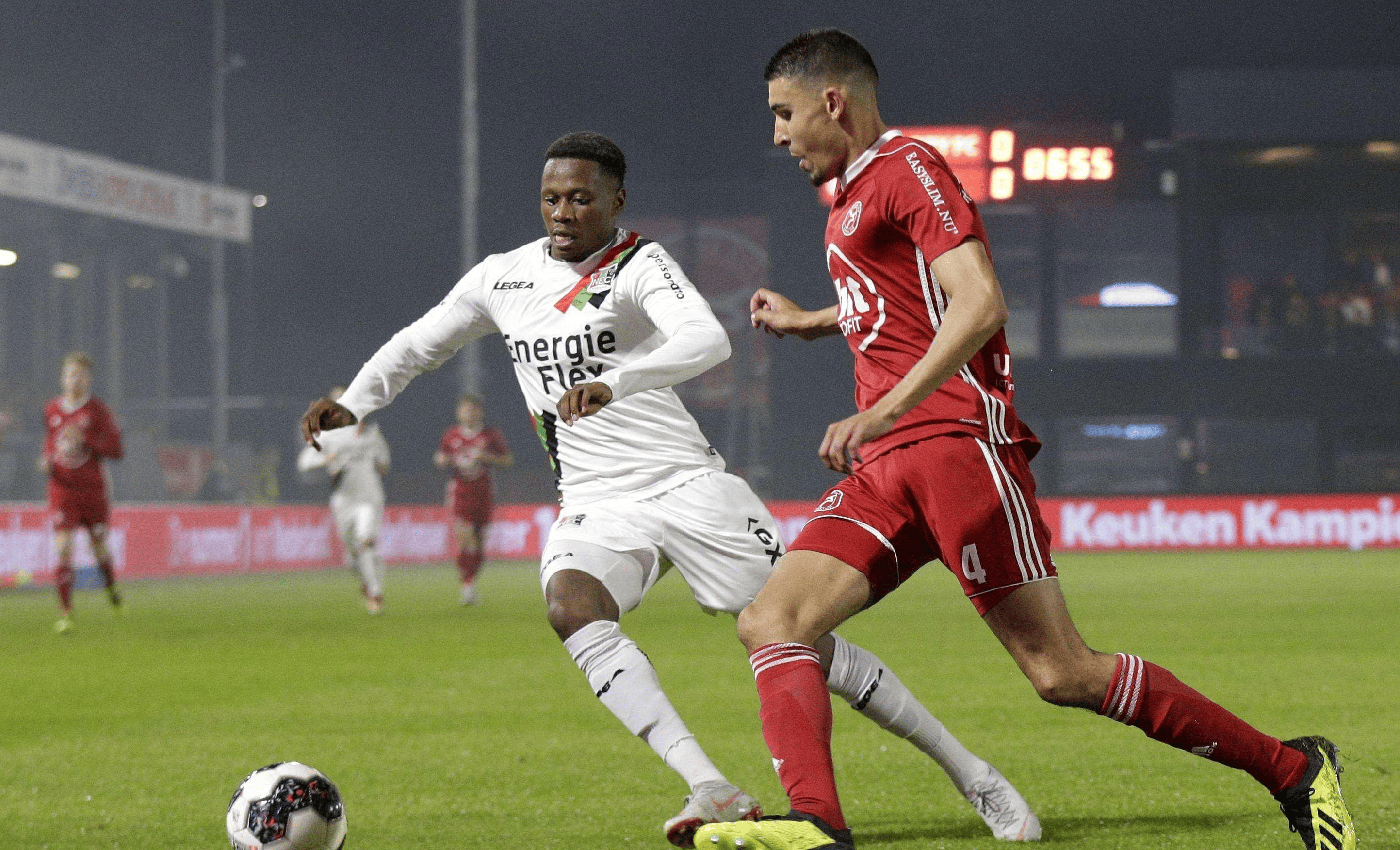 荷兰球员累计黄牌停赛,无缘欧冠杯比赛 荷兰球员累计黄牌停赛,无缘欧冠杯比赛